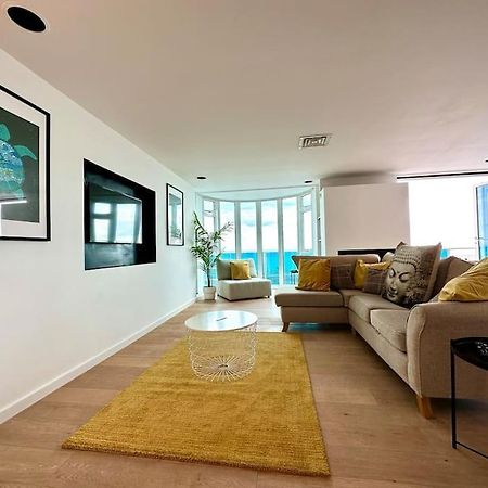 Stunning Panoramic Sea View Beach Location - Sleeps Up To 4 People - Free Parking - The Best Beach! - Great Location - Fast Wifi - Smart Tv - Newly Decorated - Sleeps Up To 4! Close To Bournemouth & Poole Town Centre & Sandbanks Dış mekan fotoğraf