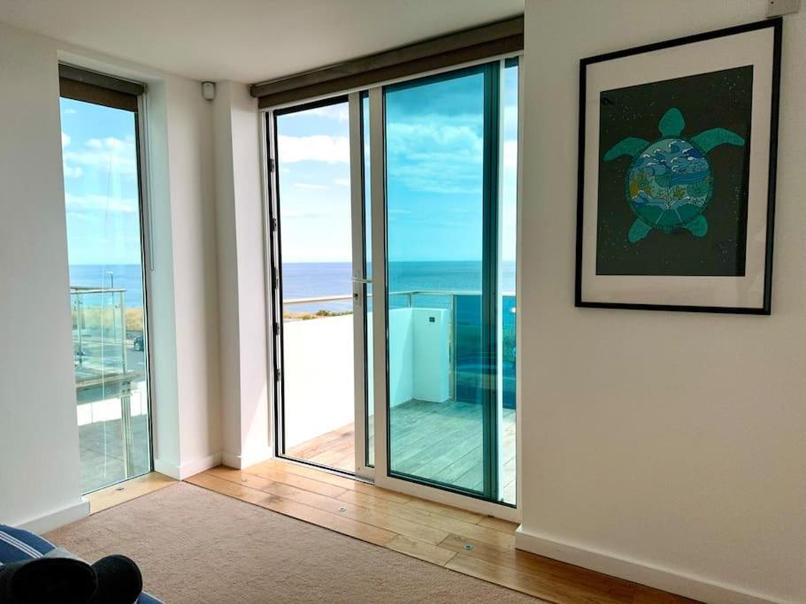 Stunning Panoramic Sea View Beach Location - Sleeps Up To 4 People - Free Parking - The Best Beach! - Great Location - Fast Wifi - Smart Tv - Newly Decorated - Sleeps Up To 4! Close To Bournemouth & Poole Town Centre & Sandbanks Dış mekan fotoğraf